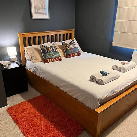 Stylish Double Room In Shared Apartment In Oxfordshire エクステリア 写真