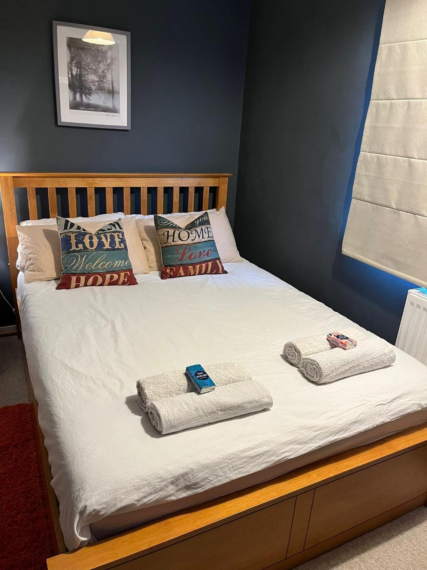 Stylish Double Room In Shared Apartment In Oxfordshire エクステリア 写真